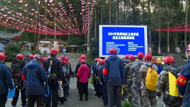 惊险！昆明五大索道联合上演生死救援，10名乘客命悬一线，救援速度惊人  第5张