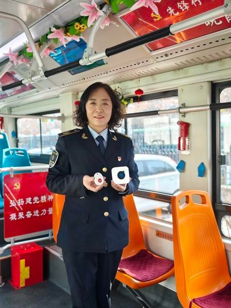 12年坚守，她为乘客装上暖心呼叫铃，安全下车不再是难题  第3张