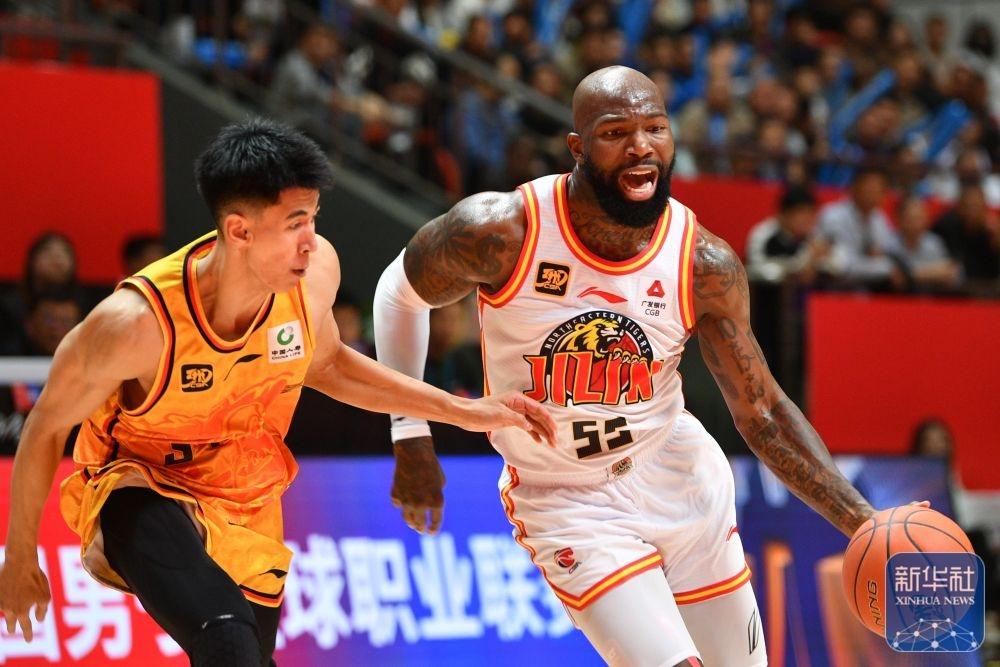 CBA 常规赛江苏肯帝亚队主场不敌吉林九台农商银行队，战况激烈  第4张