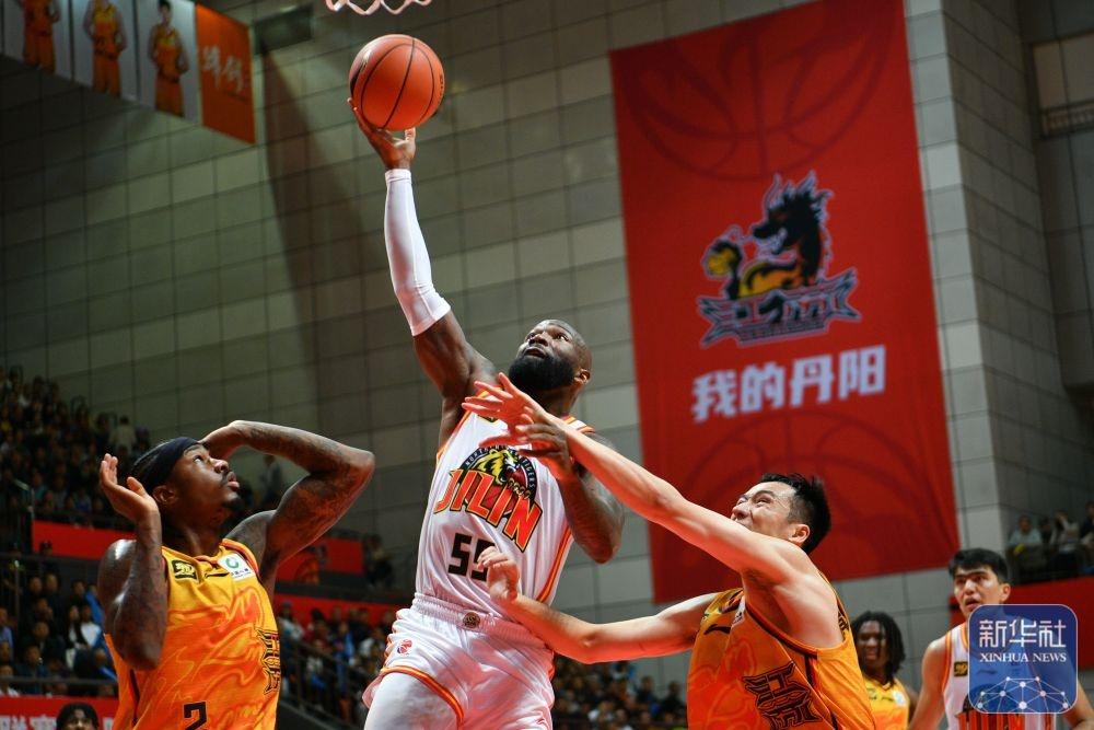 CBA 常规赛江苏肯帝亚队主场不敌吉林九台农商银行队，战况激烈  第10张