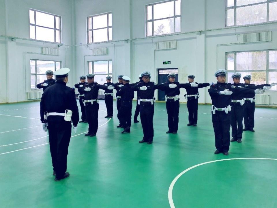 哈尔滨交警部门实战实训,全面提升警务技能和服务水平 第2张 哈尔滨交警部门实战实训,全面提升警务技能和服务水平 第2张