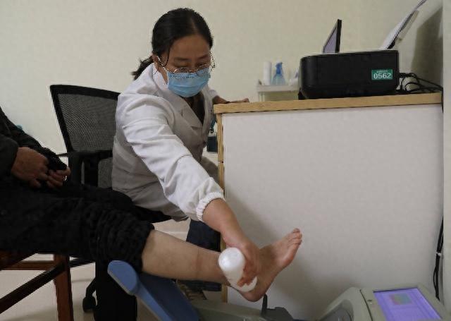世界骨质疏松日，邹平市人民医院义诊活动为您的骨骼健康保驾护航  第1张