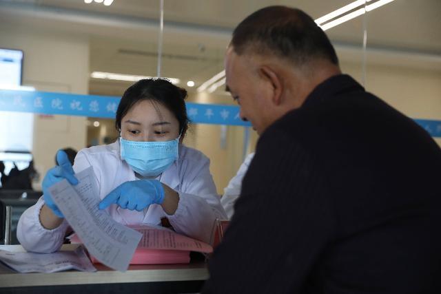 世界骨质疏松日，邹平市人民医院义诊活动为您的骨骼健康保驾护航  第5张