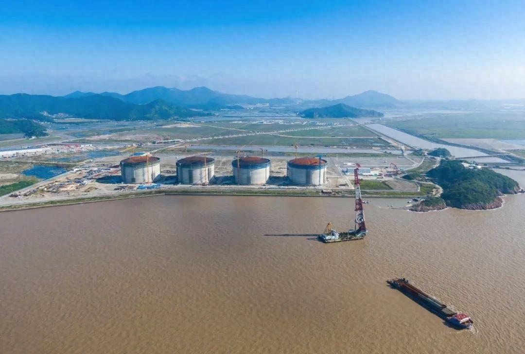 15 万吨级 LNG 泊位正式开工！舟山六横液化天然气接收站项目配套码头工程全面启动  第1张