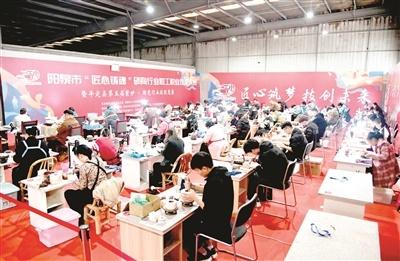 非遗传承人的直播间，全手工砂器制作，学生的加入成亮点  第1张