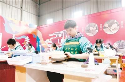 非遗传承人的直播间，全手工砂器制作，学生的加入成亮点  第6张