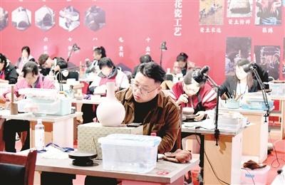 非遗传承人的直播间，全手工砂器制作，学生的加入成亮点  第7张