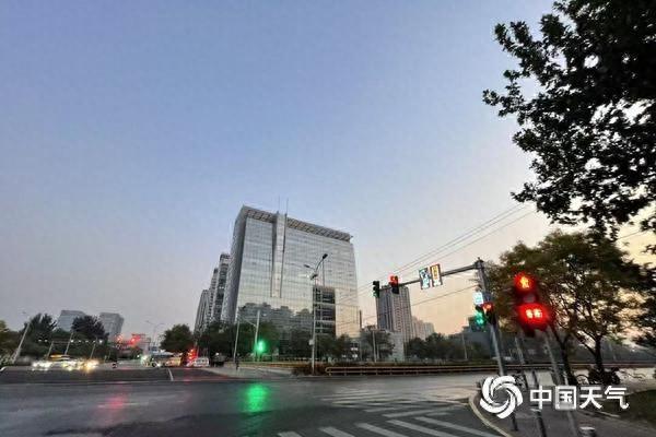 10 月 21 日北京天气：晴转多云，夜间有小雨，山区雨夹雪或雪  第1张