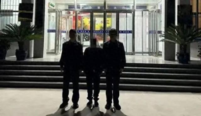 因孩子成绩，家长竟在微信群辱骂老师，结果被行政拘留 4 天