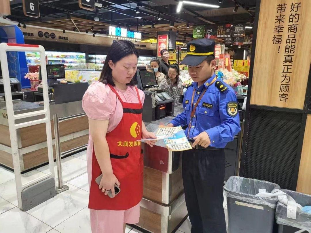 长兴县综合行政执法局夹浦中队全力落实文明养犬细则，打造和谐家园  第1张