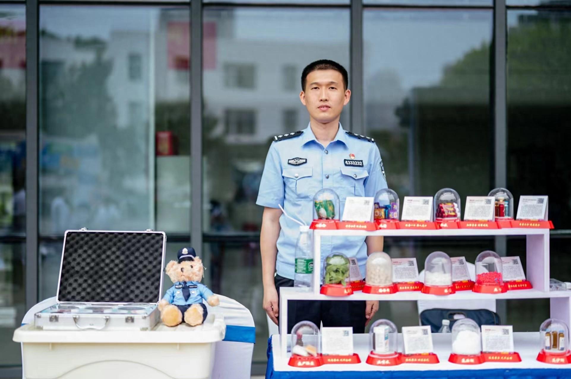 戒毒工作者邓旭堃：用爱守护心灵，为健康人生保驾护航  第1张