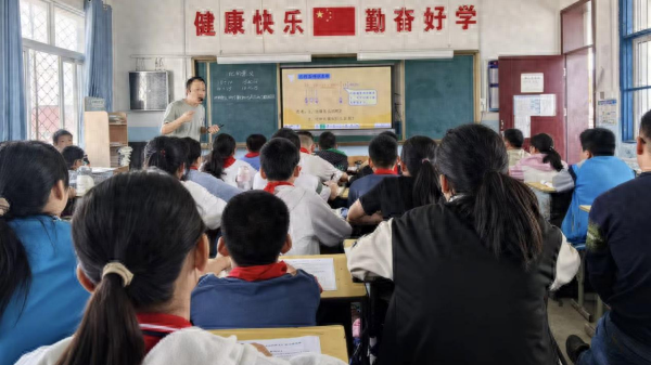 宿松县程岭乡中心小学成功举办数学教学研讨活动，教师们相互学习共同成长