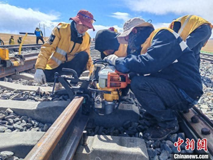 零摄氏度以下！青藏铁路开心岭站站场改造施工正式开始  第1张