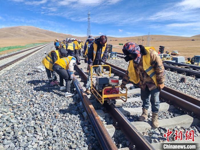 零摄氏度以下！青藏铁路开心岭站站场改造施工正式开始  第2张