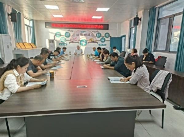 九年级教育教学研讨会：为提升教学质量全力以赴