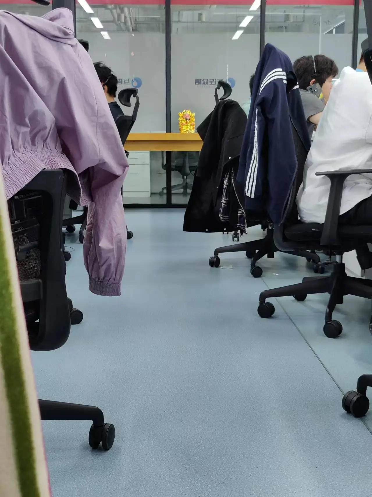催收公司的黑暗面：孩子自杀、医院公用电话、报警威胁，记者暗访触目惊心  第7张