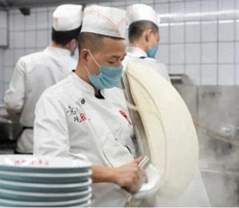 大同刀削面制作标准发布，传承百年工艺，你还不来尝尝？  第1张