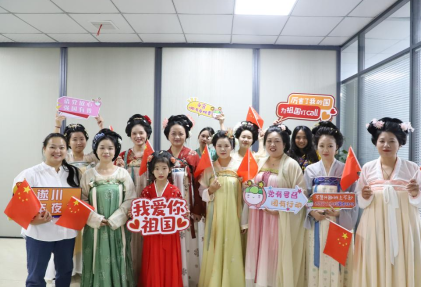 下班一键穿越！共青团遂川县委送课入企，让新青年感受汉服魅力  第1张