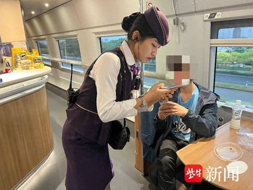 2024 年 10 月 19 日，宁波站聋哑旅客的困境，紫金号列车长能否成功帮助他？