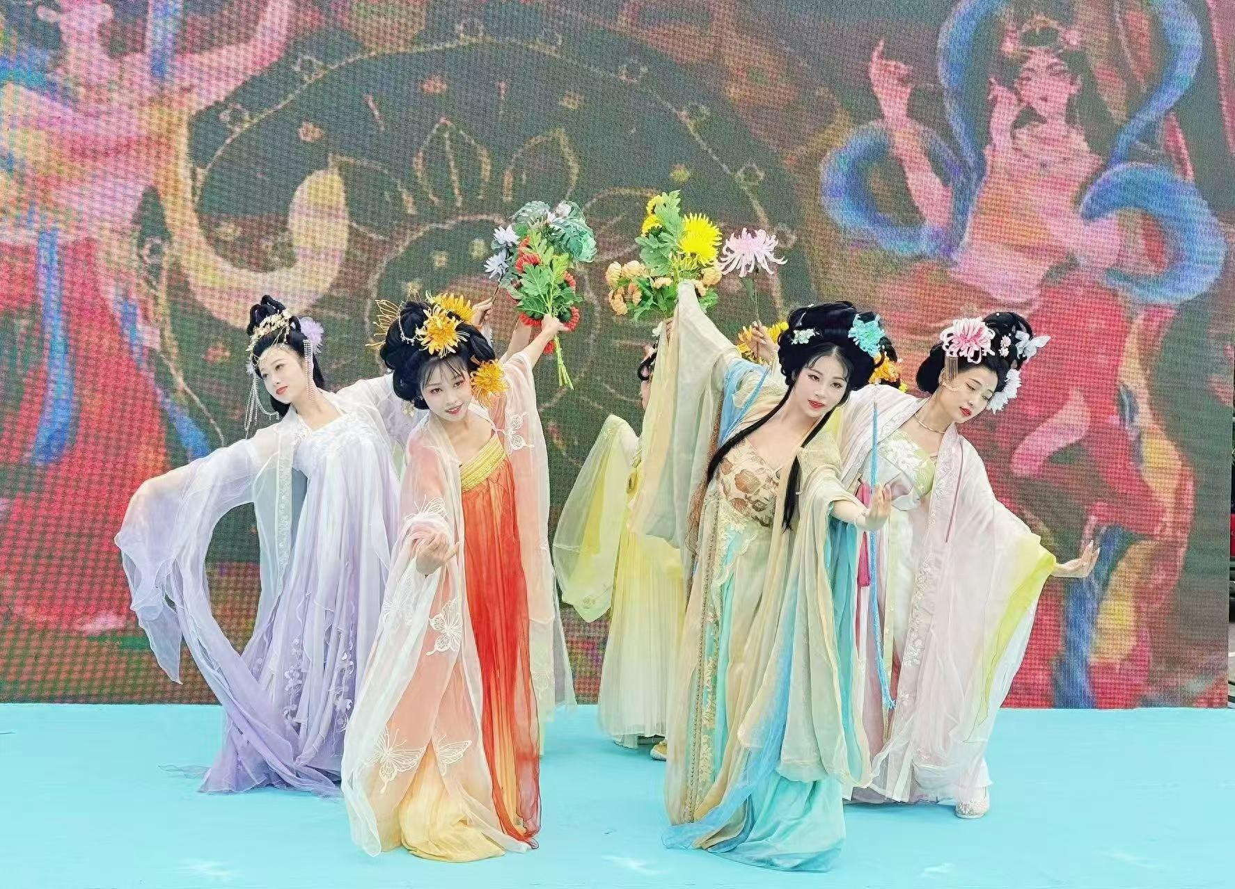 首届映在菊香·花海露营季盛大开幕，带你领略麻城的菊香花海与独特魅力