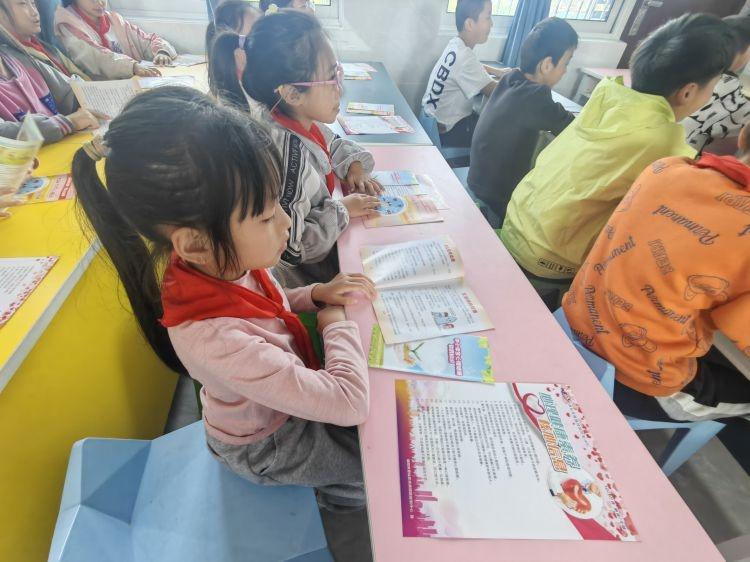 绵阳市富乐第三实验小学举办秋季传染病防控与心理健康知识宣讲活动  第2张