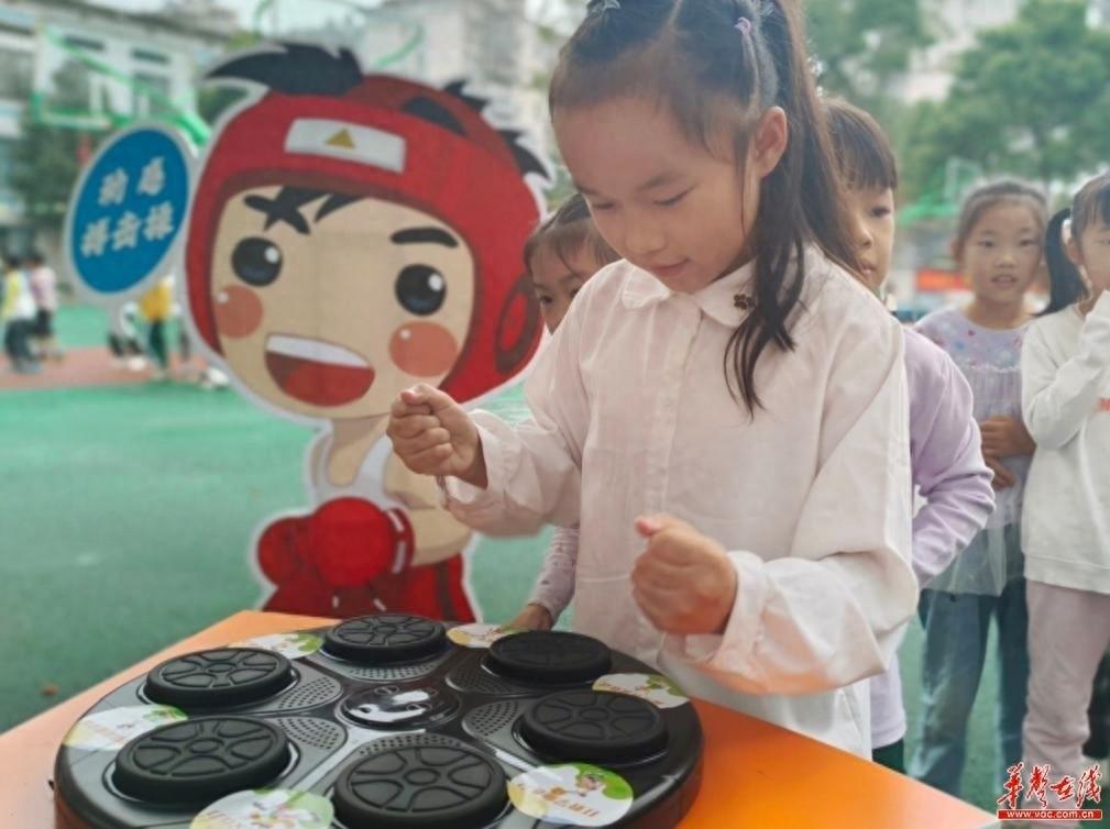 长沙一小学举办心理游园会，让孩子在运动中快乐成长  第1张