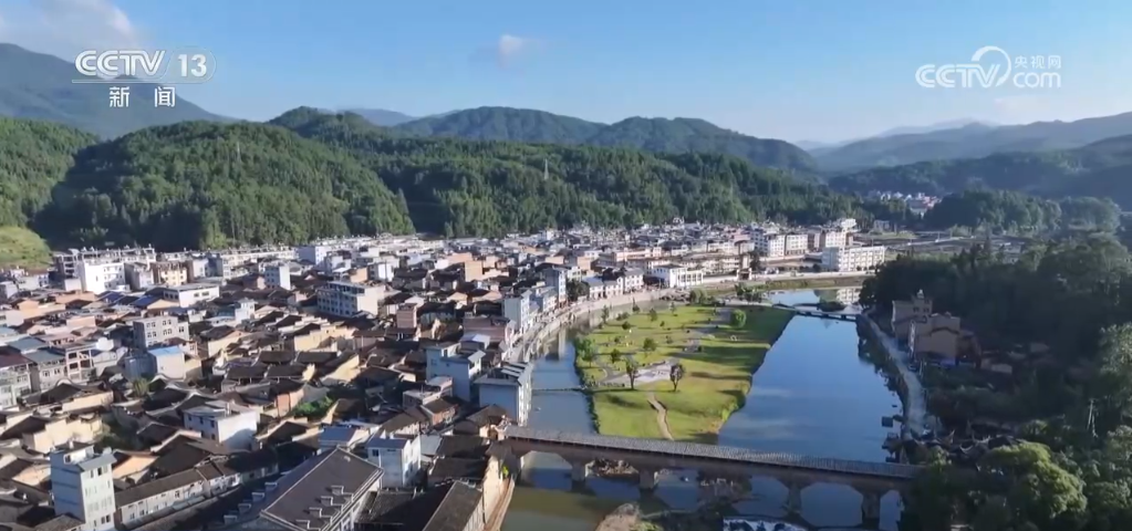 福建宁德屏南县万安桥：一座编出来的全国最长木拱廊桥  第3张