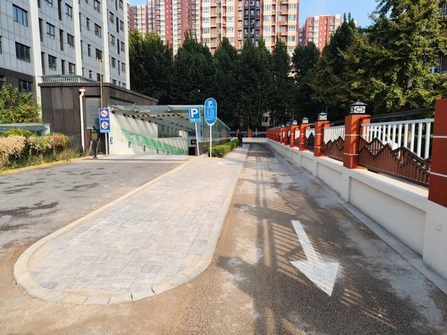 地库出口行车道窄，居民反映后社区迅速行动，当天施工方就实地勘察  第3张