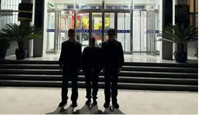 家长辱骂老师被拘，老师情绪失控被停职，家校关系为何如此紧张？  第1张