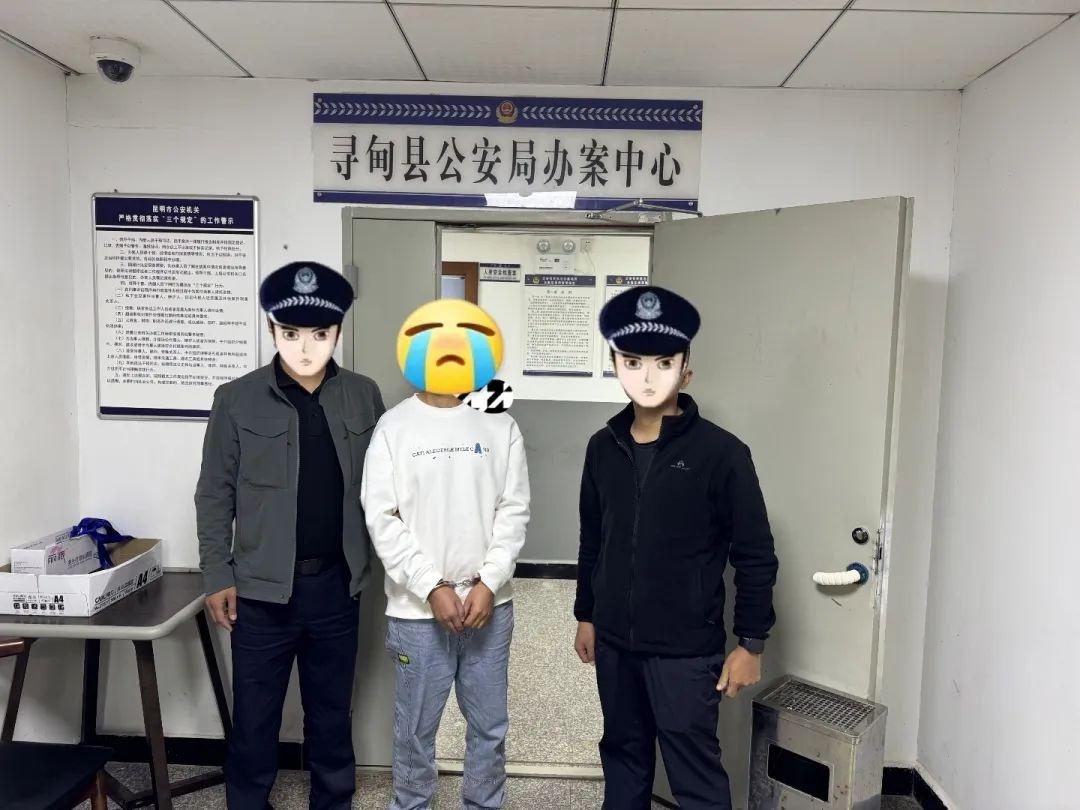 满满一大袋现金追回！男子深夜醉卧街头，民警暖心救助  第4张