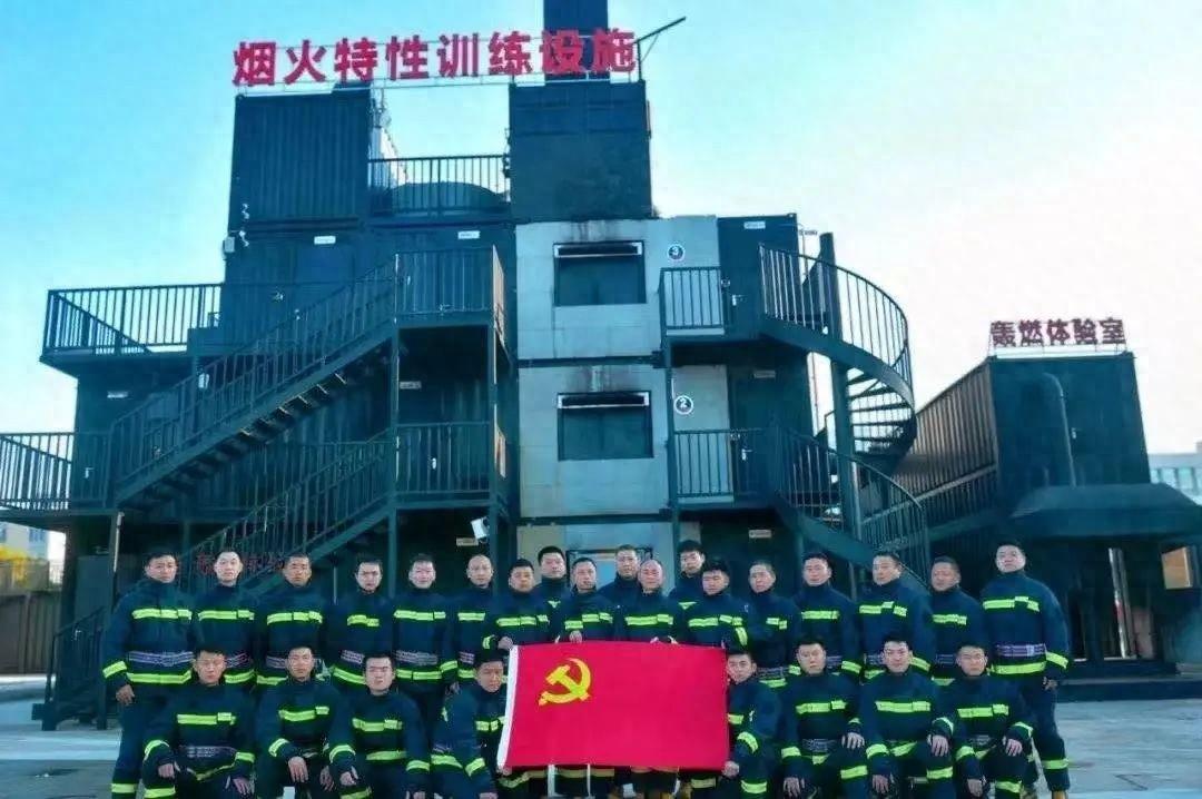 长江南京水上应急救助基地队员特训，提升复杂环境救援能力