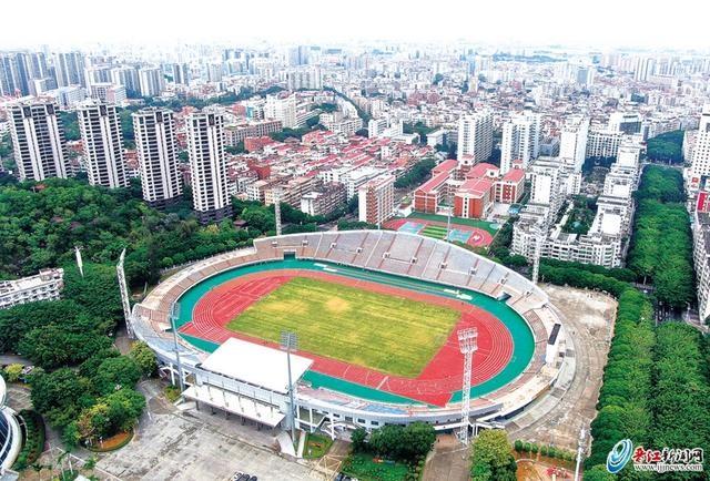 宝龙体育场升级改造后焕然一新，市民运动热情高涨  第2张