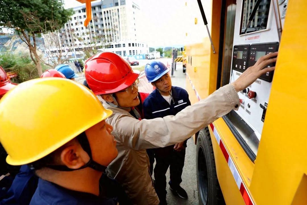 福安市首辆 1000 千瓦中压发电车正式上岗，保障电力供应安全稳定  第1张