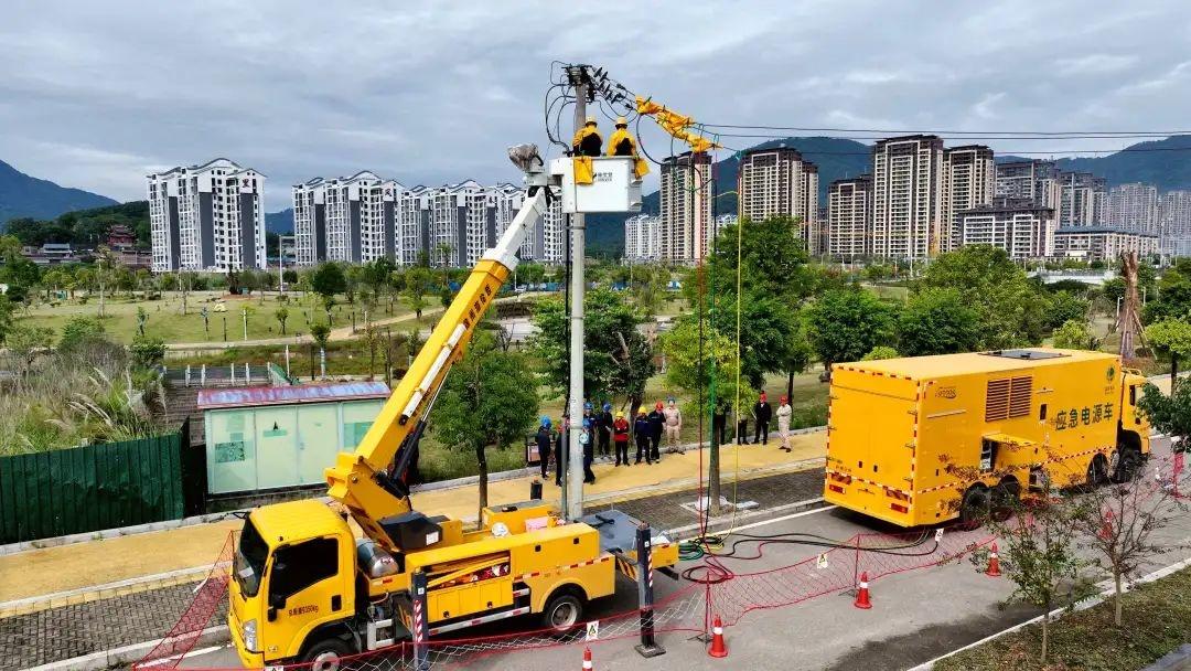 福安市首辆 1000 千瓦中压发电车正式上岗，保障电力供应安全稳定  第2张