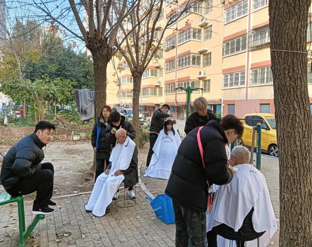 专业理发师进社区，免费义剪传递温暖，你还不来？  第2张