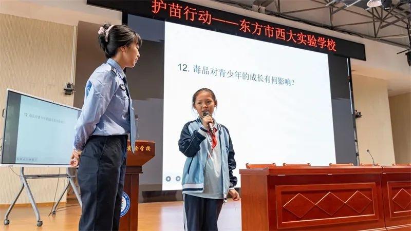 11 月 19 日，东方市公安局巾帼宣讲团深入西大实验学校开展护苗普法小课堂活动  第5张