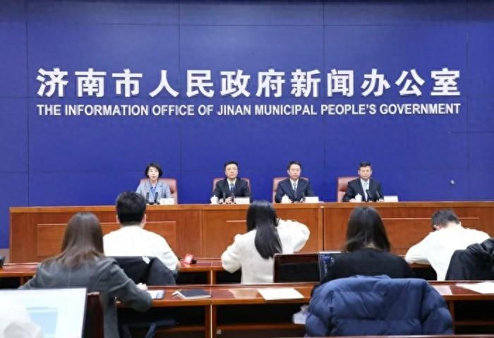 济南地铁 3 号线二期 11 月 22 日通车，可与 2 号线、1 号线换乘，串联多个交通枢纽