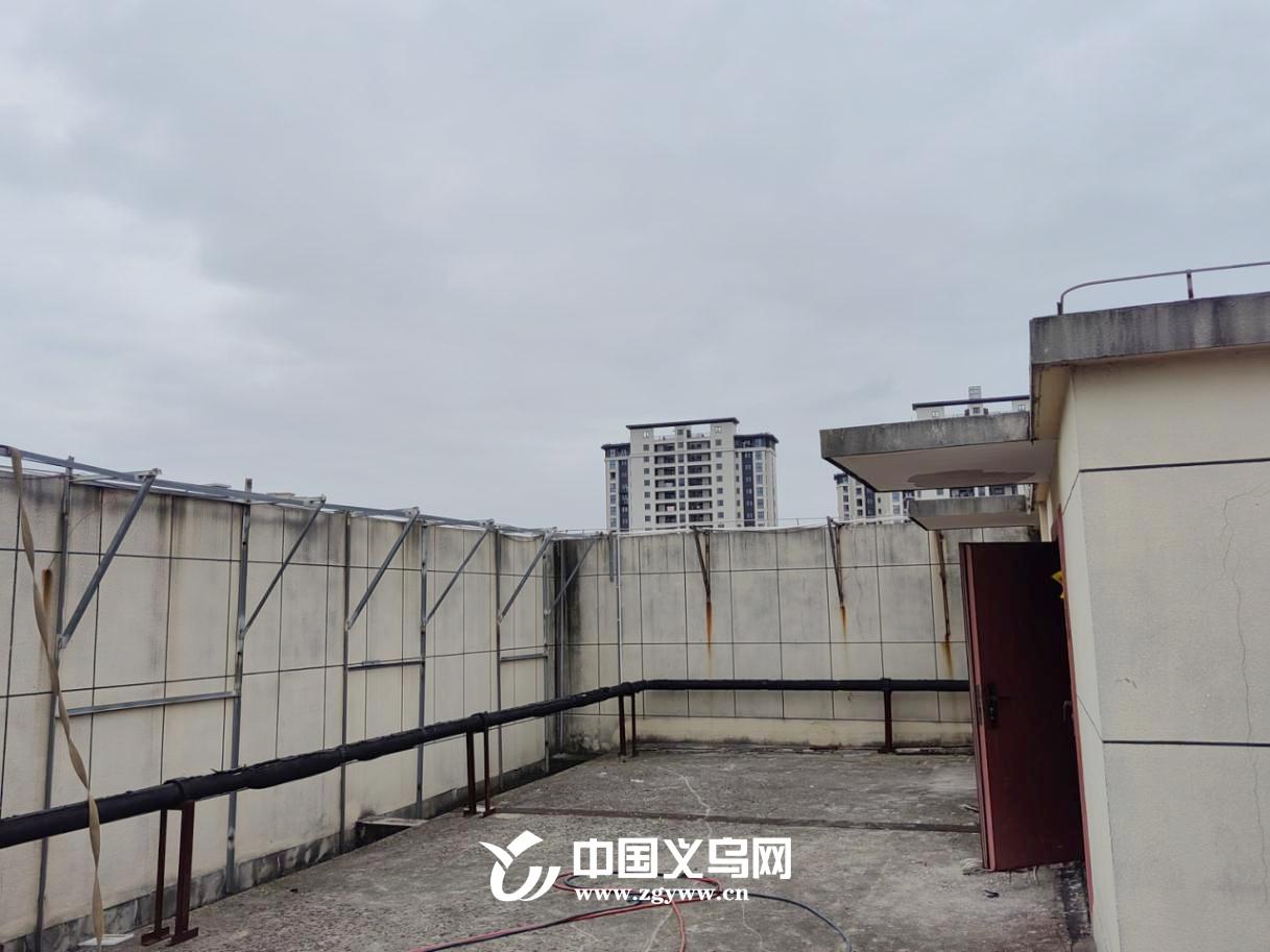 140 平方米大型广告被拆除！义乌上溪综合市场迎来新面貌  第6张