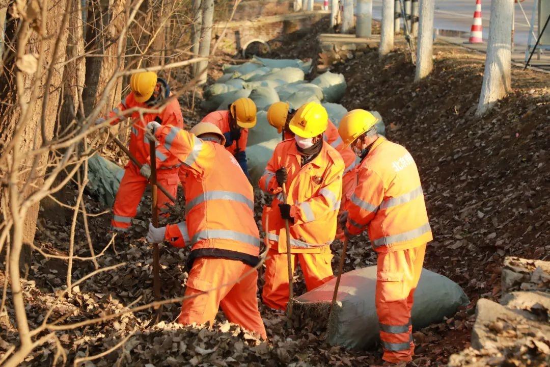 落叶高峰期，平谷公路分局如何保障路域安全畅通？  第2张