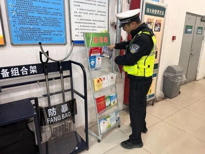 交通安全宣传进超市，沉浸式体验让文明交通理念深入人心  第1张