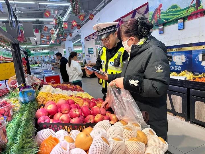 交通安全宣传进超市，沉浸式体验让文明交通理念深入人心  第3张
