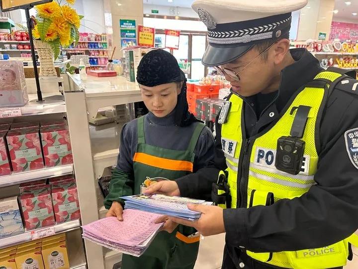 交通安全宣传进超市，沉浸式体验让文明交通理念深入人心  第4张