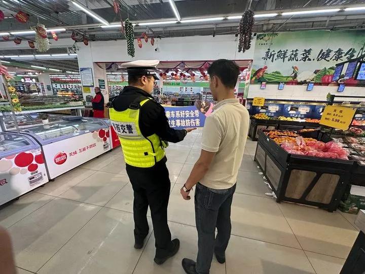 交通安全宣传进超市，沉浸式体验让文明交通理念深入人心  第6张