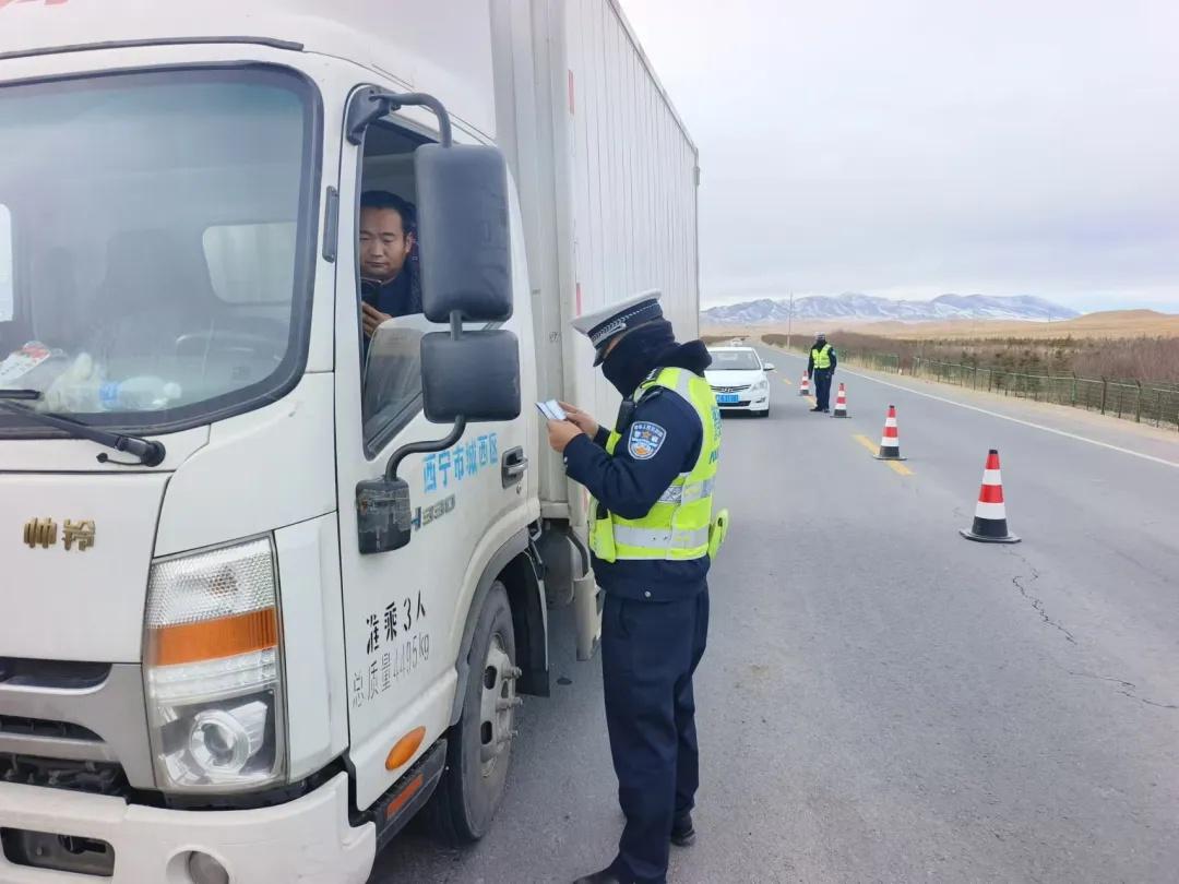 海南交警集中整治农村交通违法行为，确保冬季道路安全  第3张