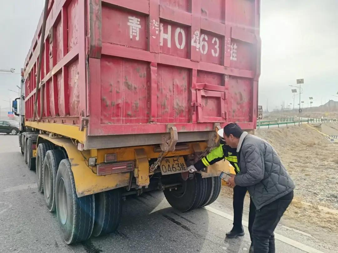 海南交警集中整治农村交通违法行为，确保冬季道路安全  第4张