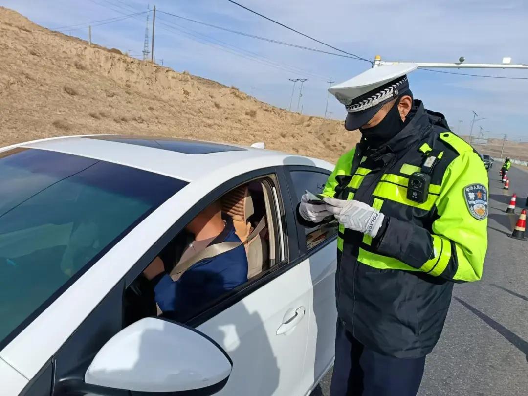 海南交警集中整治农村交通违法行为，确保冬季道路安全  第6张