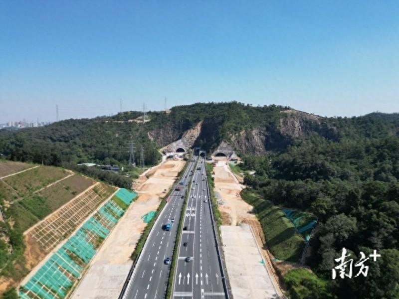 江鹤高速莲花山隧道改扩建加速推进，预计 2025 年 3 月贯通
