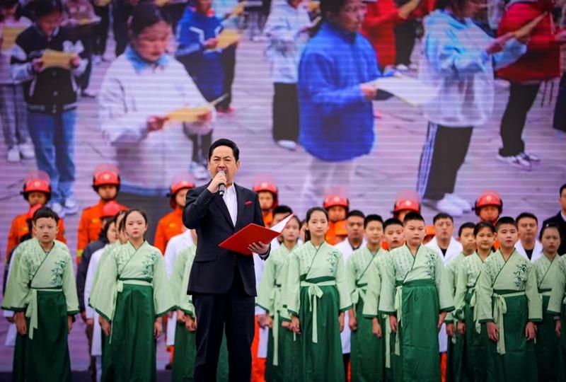 17 万余人挑战成功！万人诵读蜀道难，剑阁县掀起国学热  第2张