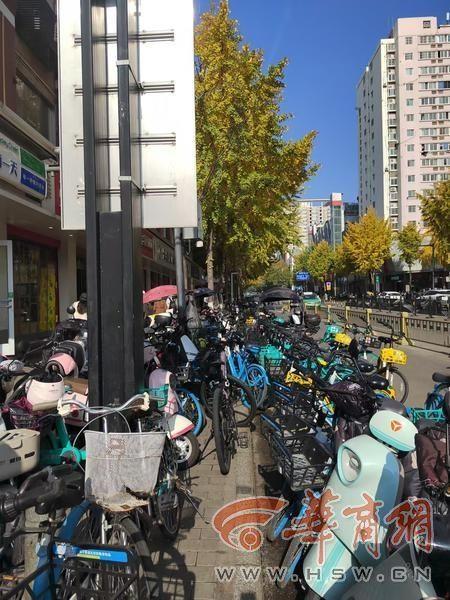 西安地铁 2 号线航天城站 B 口关闭，市民出行竟如此艰难？  第2张