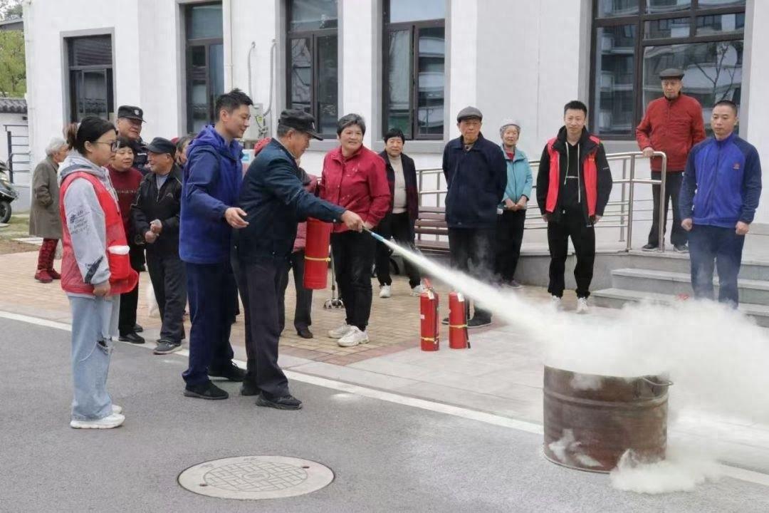 长兴县小浦镇杏福社区这场活动，让老人安全有保障  第1张